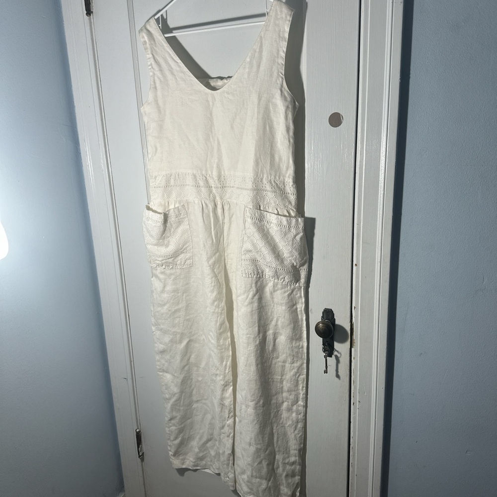 Cream Sleeveless Top with Lace Detail - Picture 2 of 4